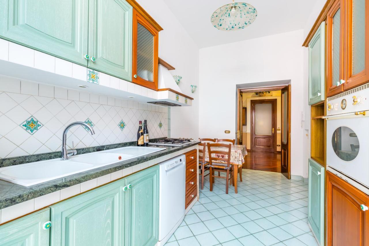 Grand Classic Apartment At San Martino By Napoliapartments Экстерьер фото