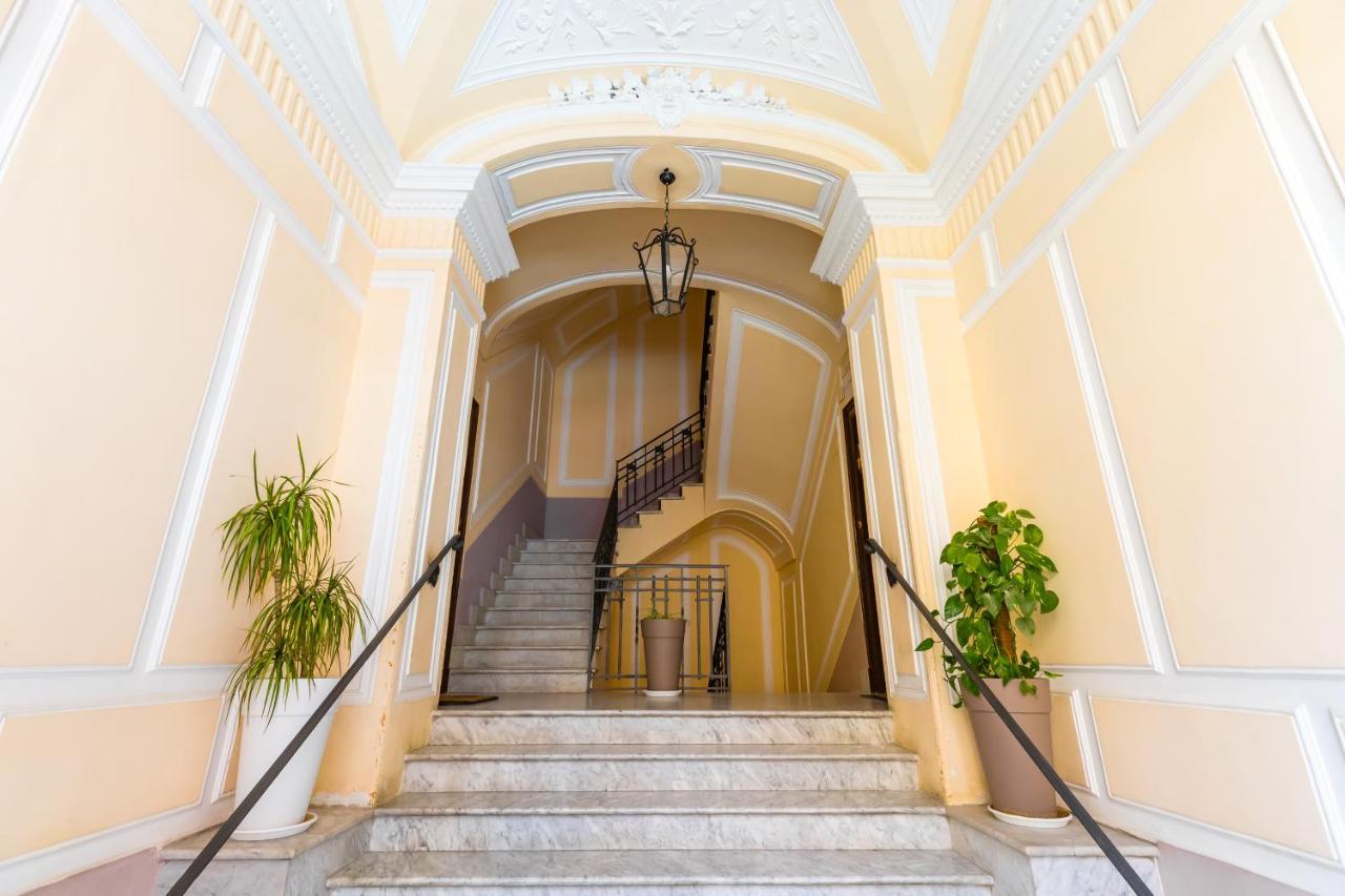 Grand Classic Apartment At San Martino By Napoliapartments Экстерьер фото